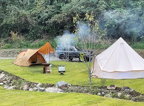 川沿いにあるキャンプ場