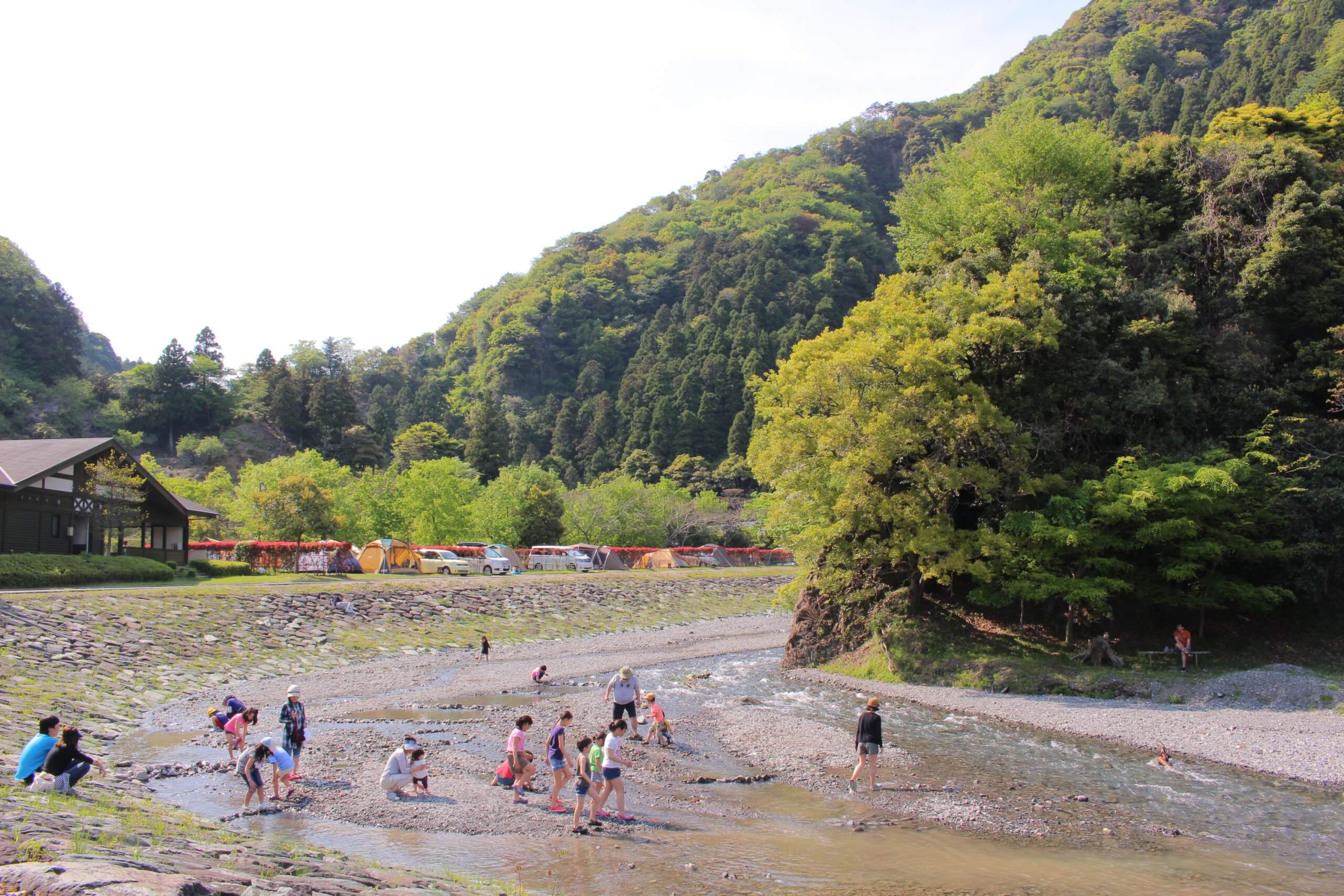 キャンプ場から遊ぶ川