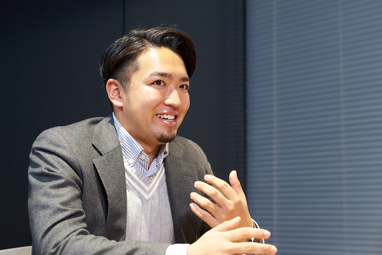 自分の車は最高だと話すMさん