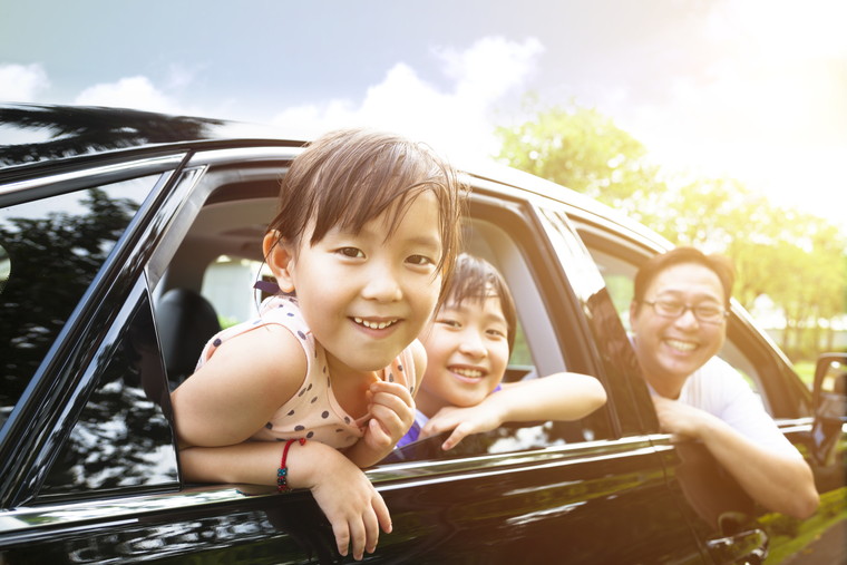 車の同乗者の子供たち