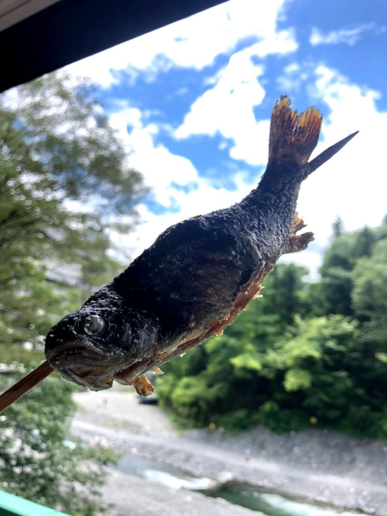 塩焼きにしたマス