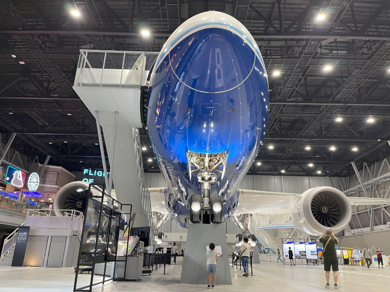 ボーイング787初号機が展示されているフライトテーマパーク内の様子