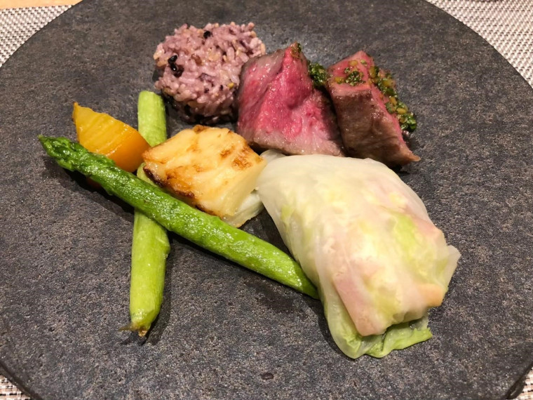 伊賀牛と付け合わせの地元野菜