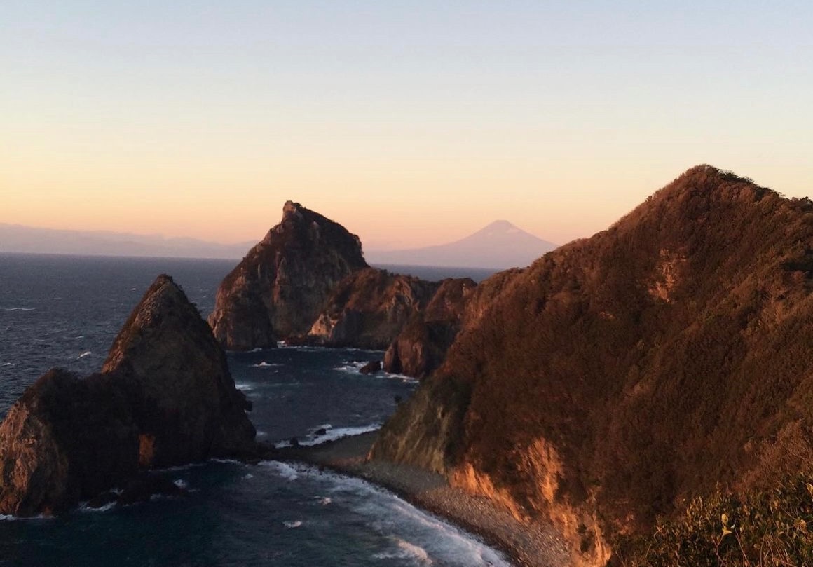 海と富士山を眺めながらのキャンプ