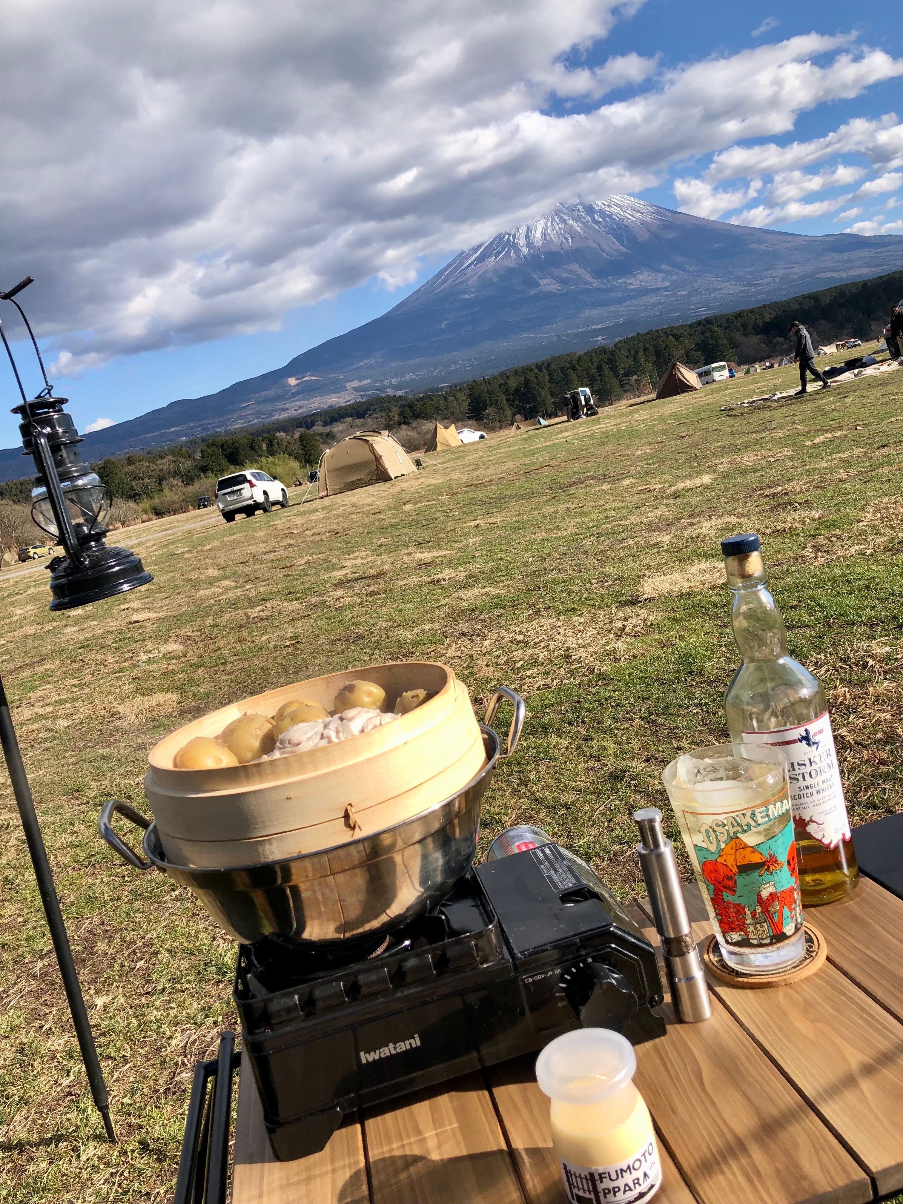 地の食材を使ったキャンプ飯