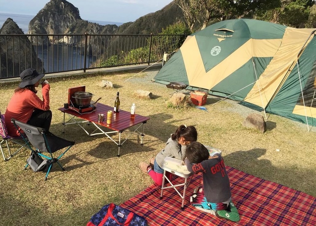 海と富士山を眺めながらのキャンプ