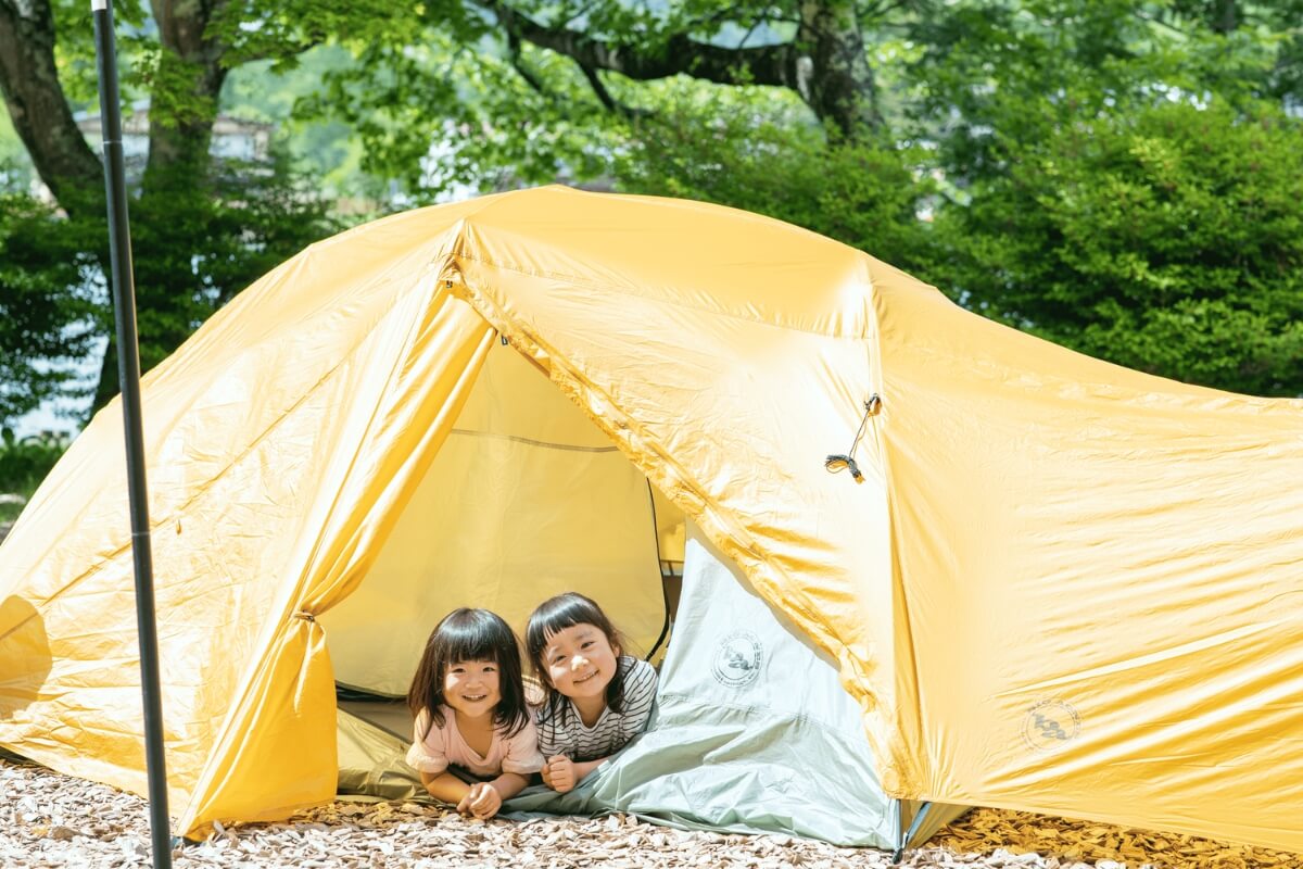 ビッグアグネスのテントに入っている子ども