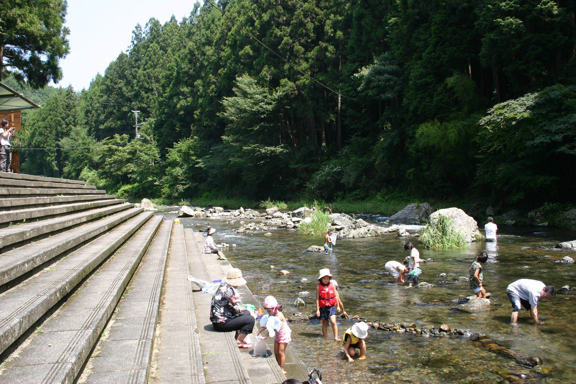 キャンプ場のそばにある川