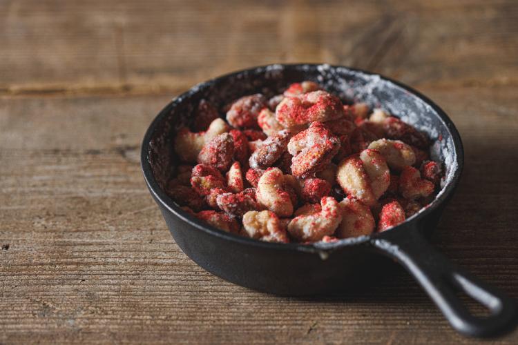 ゴロゴロナッツのイチゴ砂糖衣