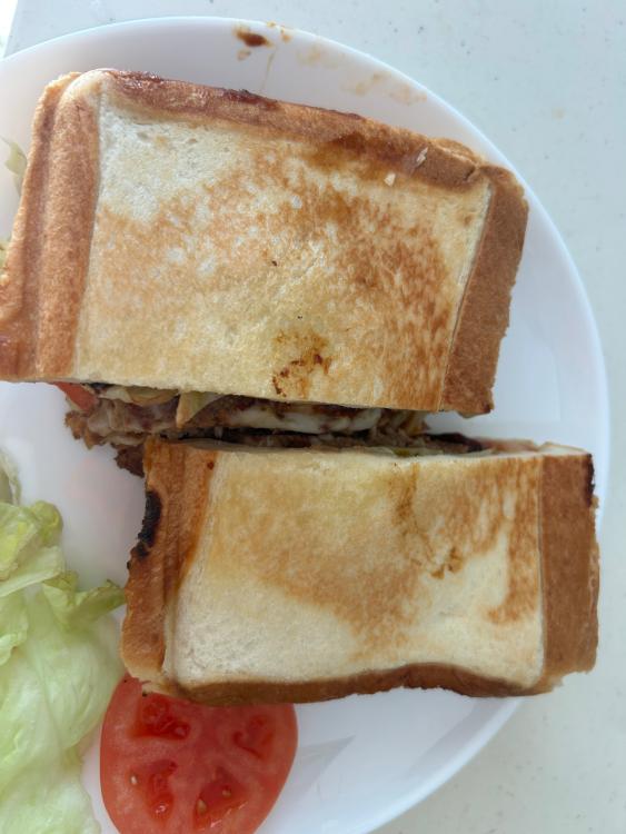 ハンバーガーもどきホットサンド