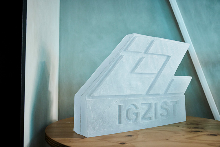 プロeスポーツチーム「IGZIST(イグジスト)」のオブジェ