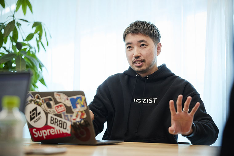 仕事の楽しさについて話す國方 雄佑さん