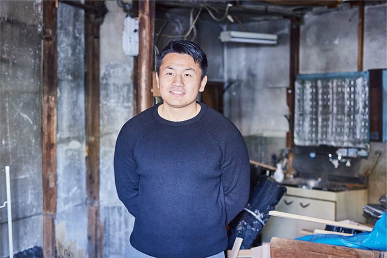 仕事場内の光山和弥さん