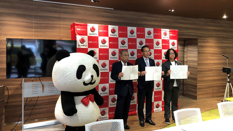 特定非営利活動法人岡山NPOセンター、岡山交通、そして損保ジャパンの3者間の包括連携協定の締結式